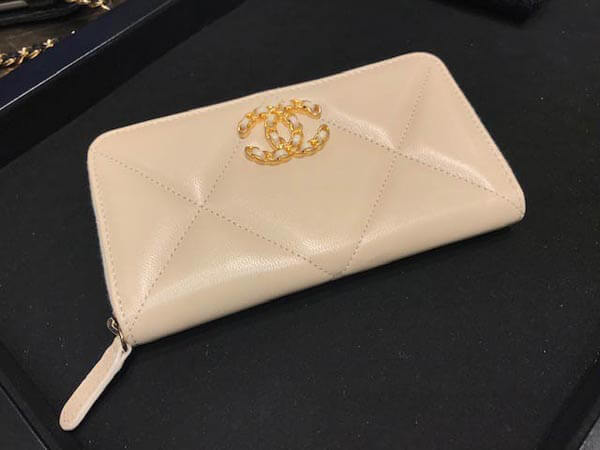 2020新作大人気 シャネルコピー 財布☆上品CCマーク☆Zip MサイズBeige 19K AP0948 B01564